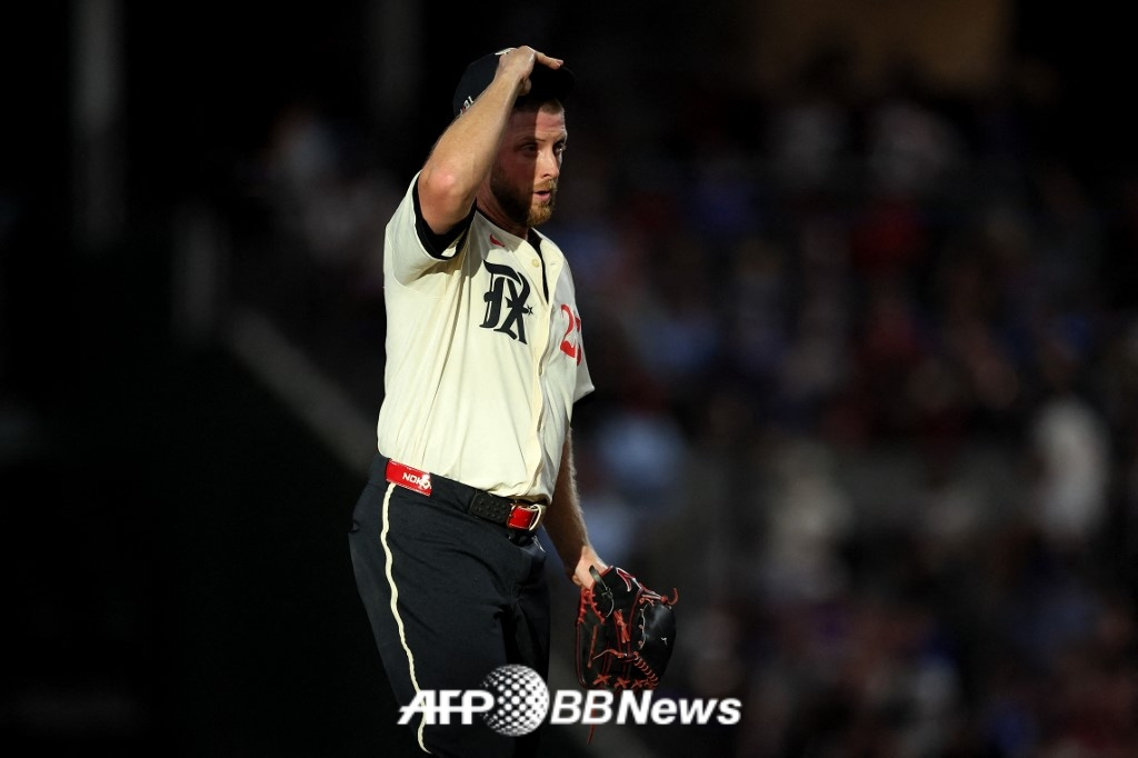 Merrill Kelly in his time with the Texas Rangers. /AFPBBNews=News1