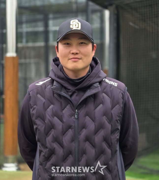 他就是首尔设计高中的教练文东旭。 =照片=金东润。 