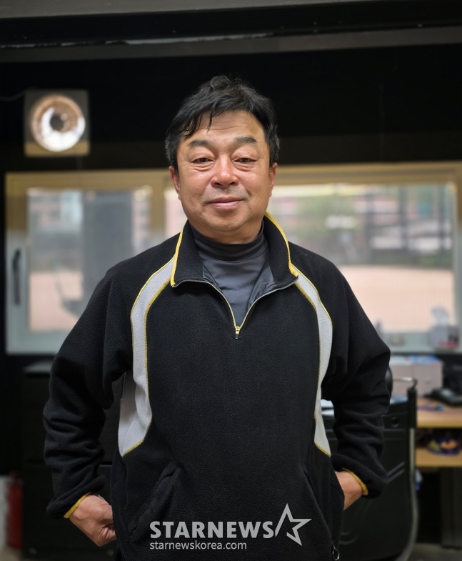 他就是首尔设计高中的导演李昊。 =照片=金东润。 