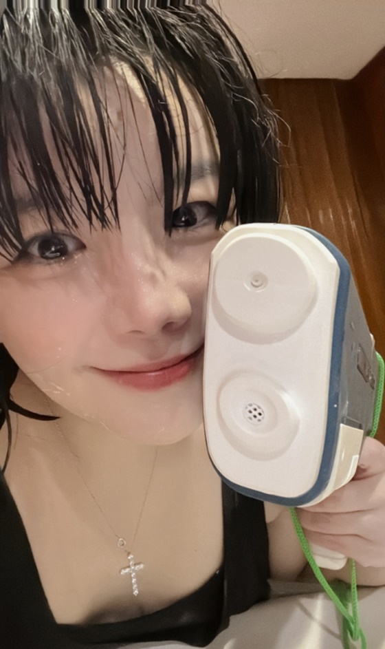 =照片=amy在SNS上留言称:"现在，我们只能通过社交媒体了解 