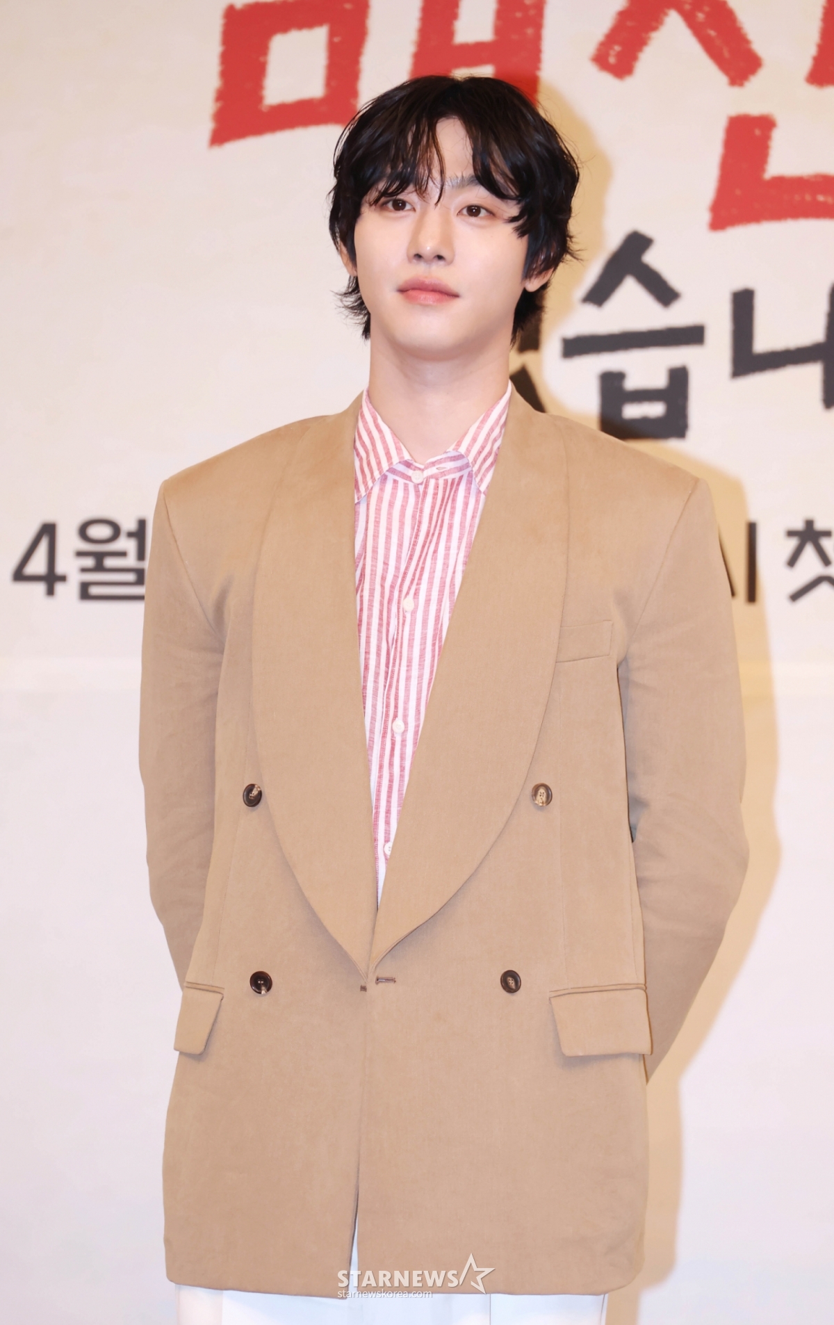 Chiều 15/5, diễn viên Ahn Hyo Seop đang tạo dáng tại buổi họp báo ra mắt phim truyền hình thứ Tư, thứ Năm, thứ Năm, thứ Năm, thứ Năm, SBS (SBS) diễn ra tại Mokdong, Yangcheon-gu, Seoul. /2026.04.15 /Ảnh = Photoguy@ Lee Dong Hoon