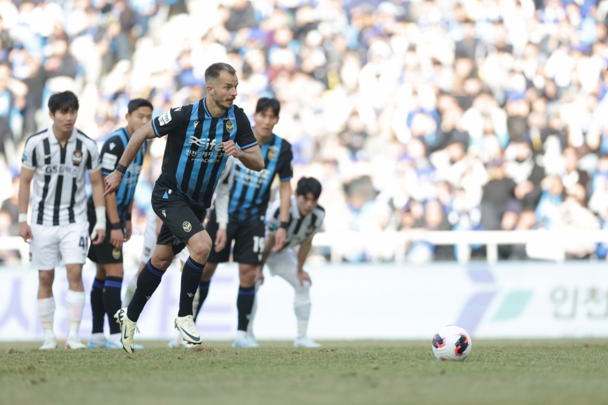 Incheon United striker Mugosa. /Photo = Courtesy of the Korea Professional Football League