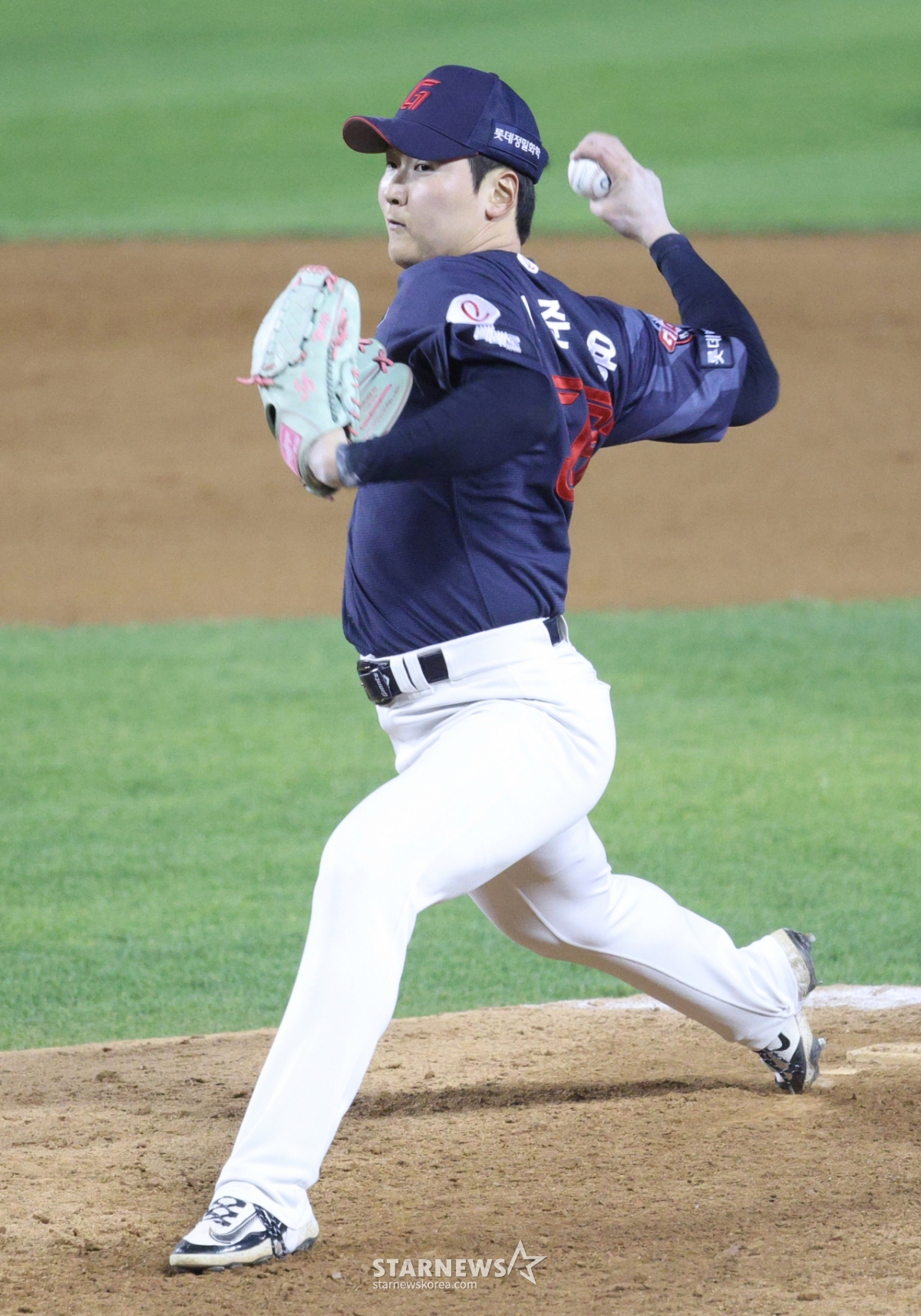 롯데 자이언츠 최준용 9회 구원 등판 사진