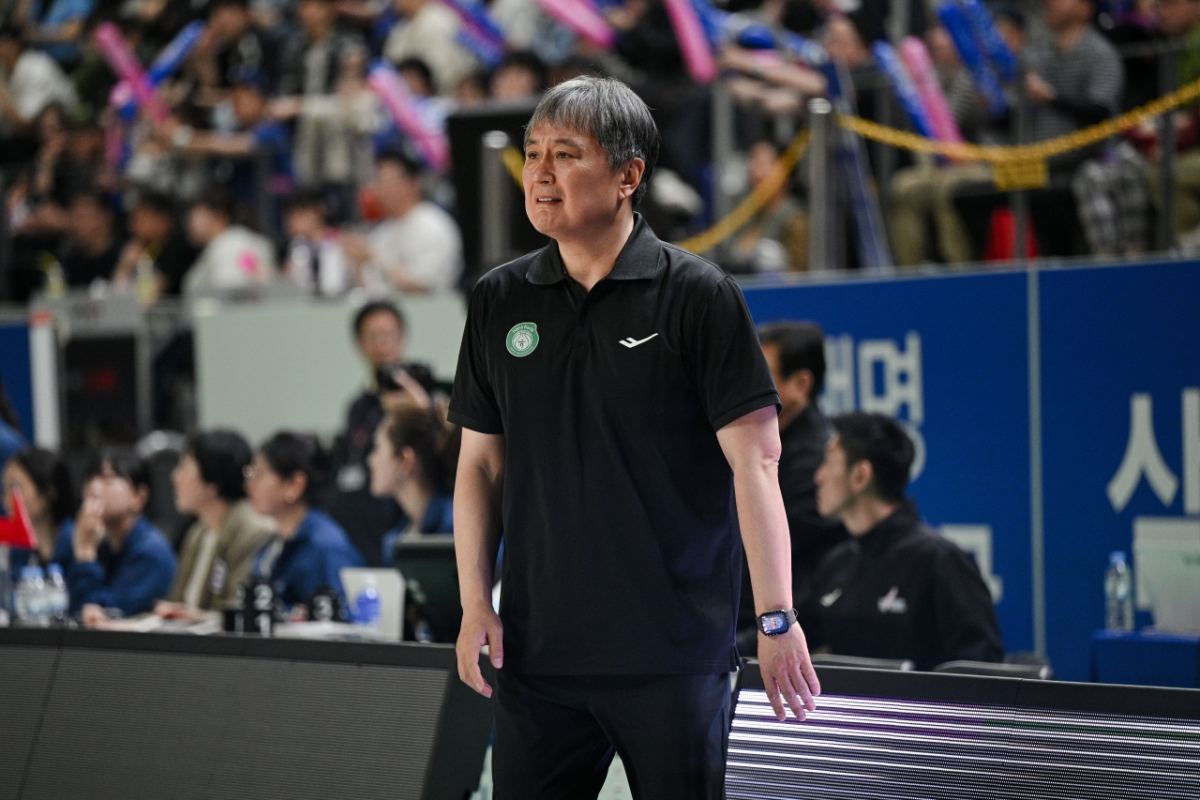 李相範（イ·サンボム）ハナ銀行監督。 /写真=WKBL提供