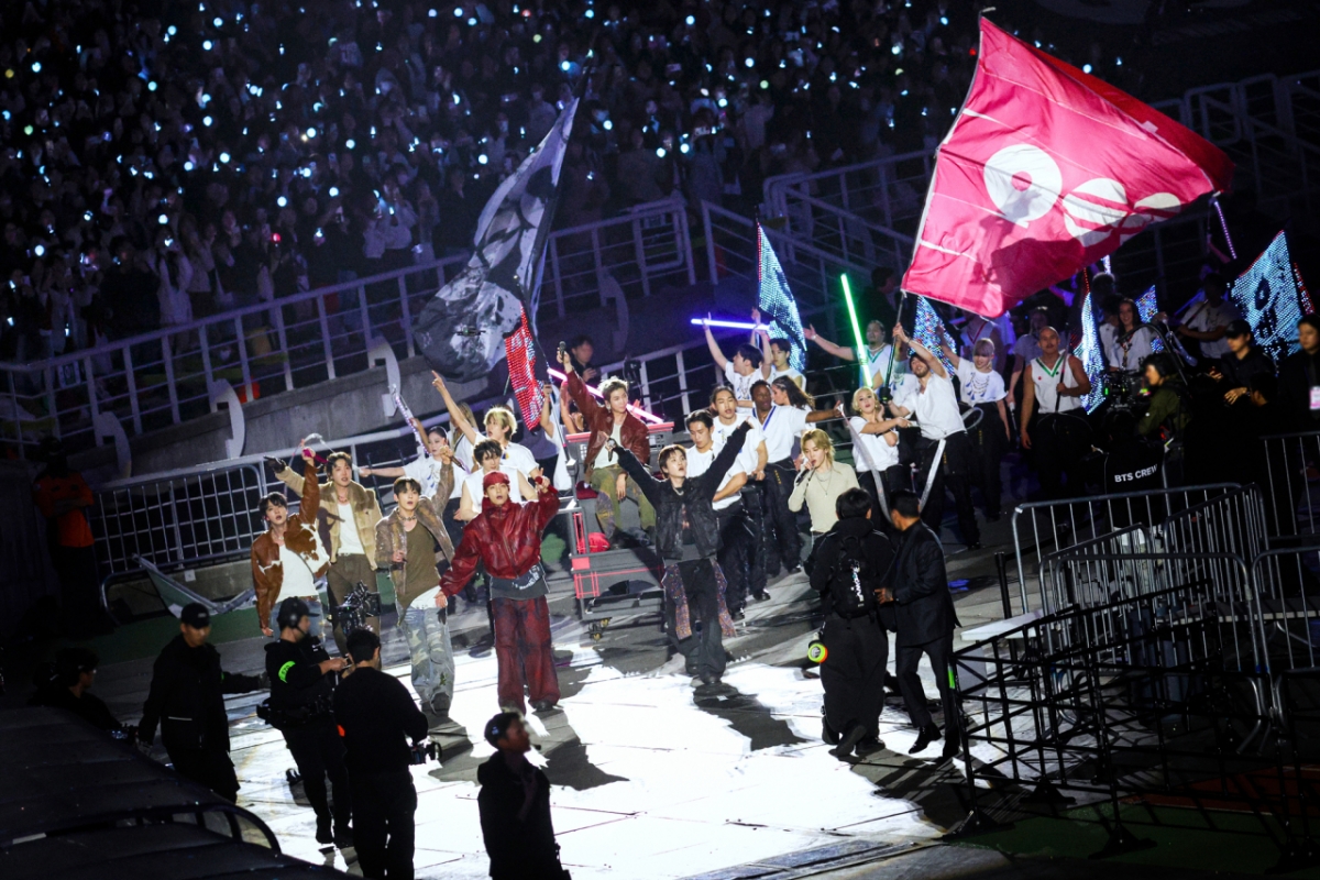 /Фото = Big Hit Music (Hive).