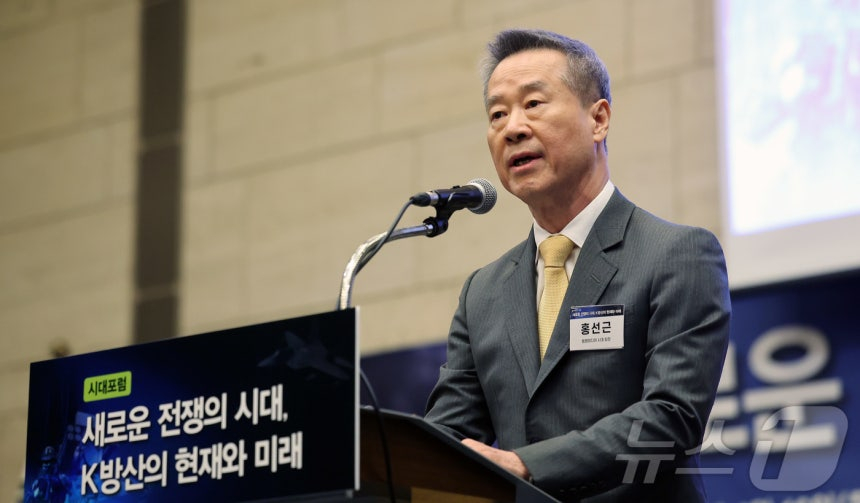 Hong Seon-geun, chairman of Donghaeng Media's Sidae, delivers a welcome address at the 'Sidae Forum' held on the 16th. /Photo=NEWS1