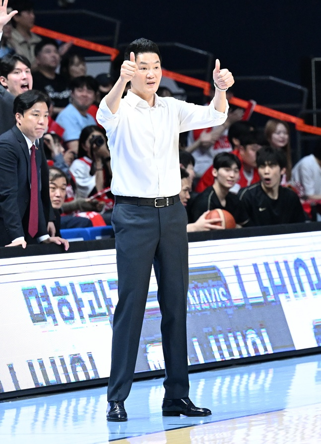 SK manager Jeon Hee-cheol. /Photo=KBL