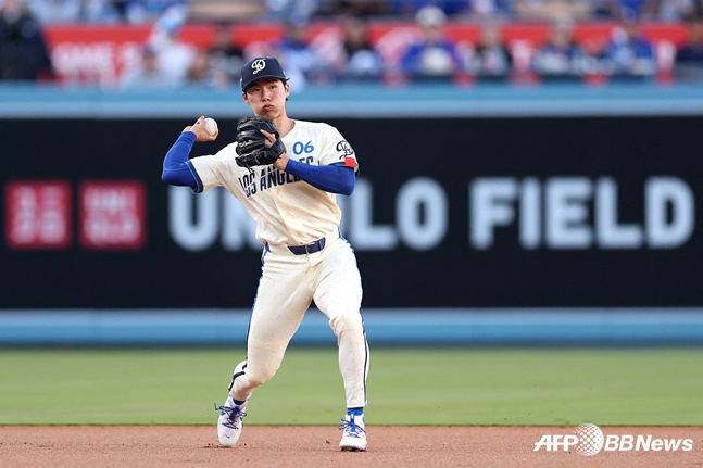 防守的金惠成。 =法新社BBNews=新闻1。