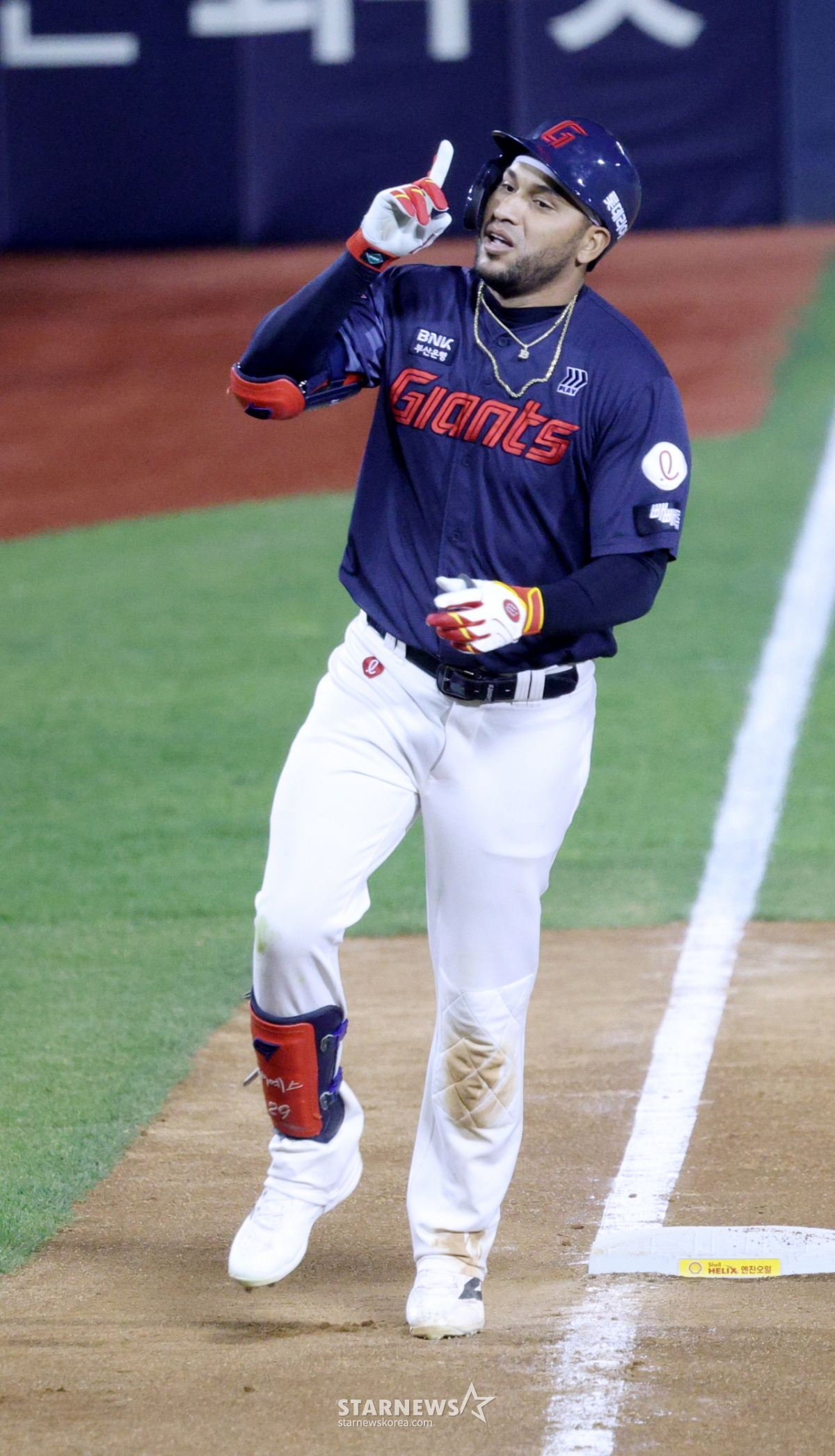 [포토] 레이예스 '하늘을 찌르는 기세'