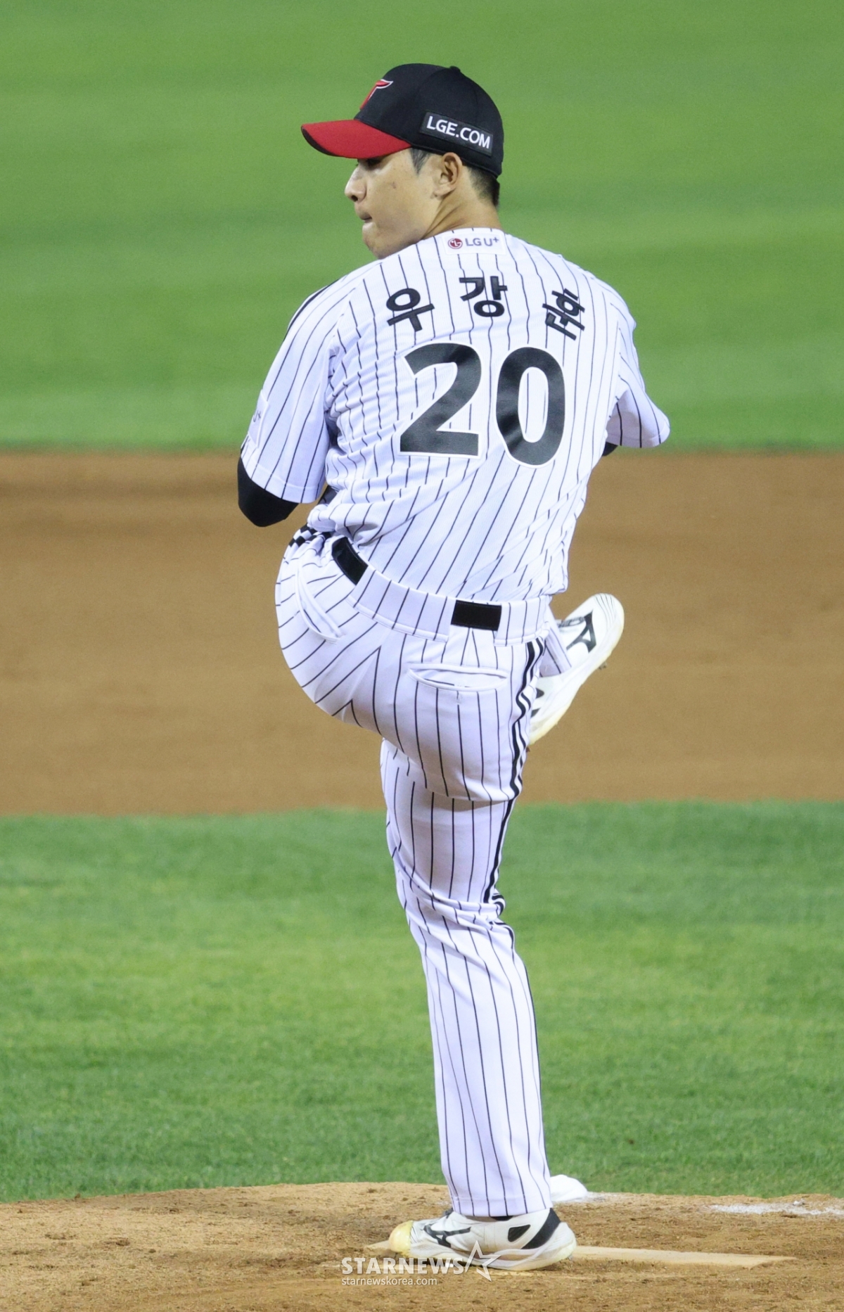 [포토] 우강훈 '등짝 스매싱'