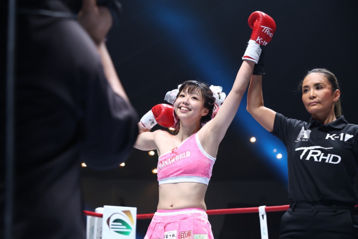 木村モナが勝利後、微笑んでいる。 /写真=K-1公式ソーシャル·ネットワーキング·サービス(SNS)