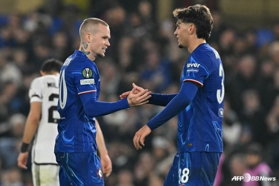 米哈伊洛·穆德里克（左）。 =法新社BBNews=新闻1。