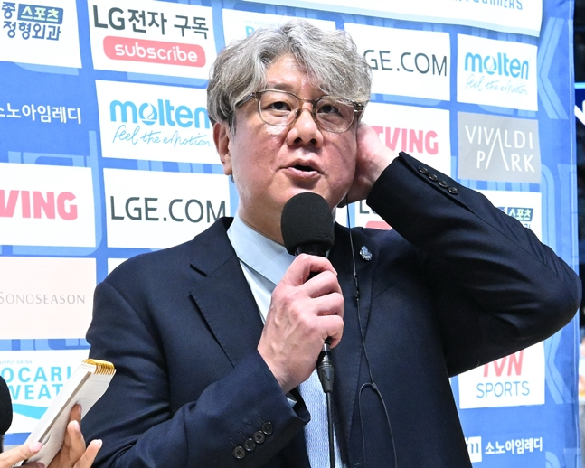 Coach Son Chang-hwan. /Photo=KBL