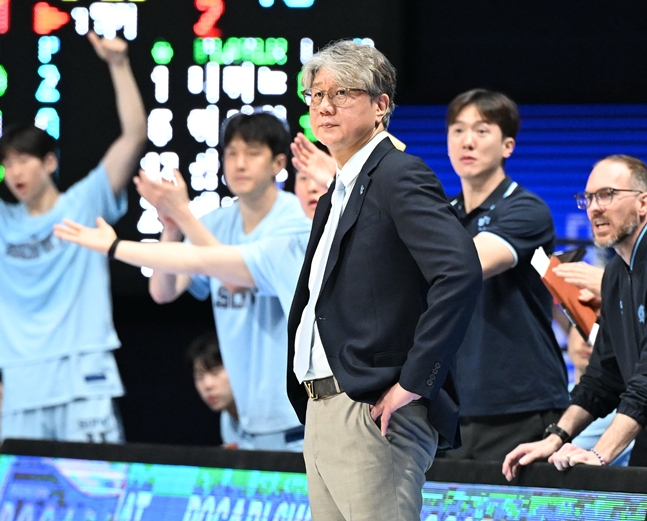 Coach Son Chang-hwan. /Photo=KBL