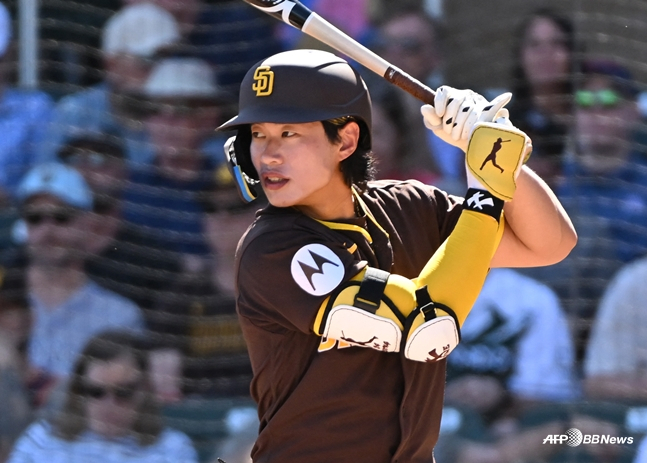 Song Sung-moon at bat during a spring training game. /AFPBBNews=NEWS1