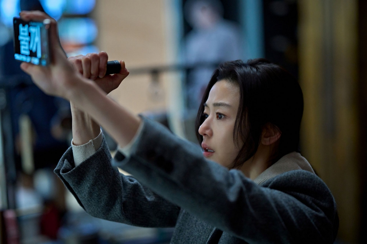 /Photo='COLONY' Report Still