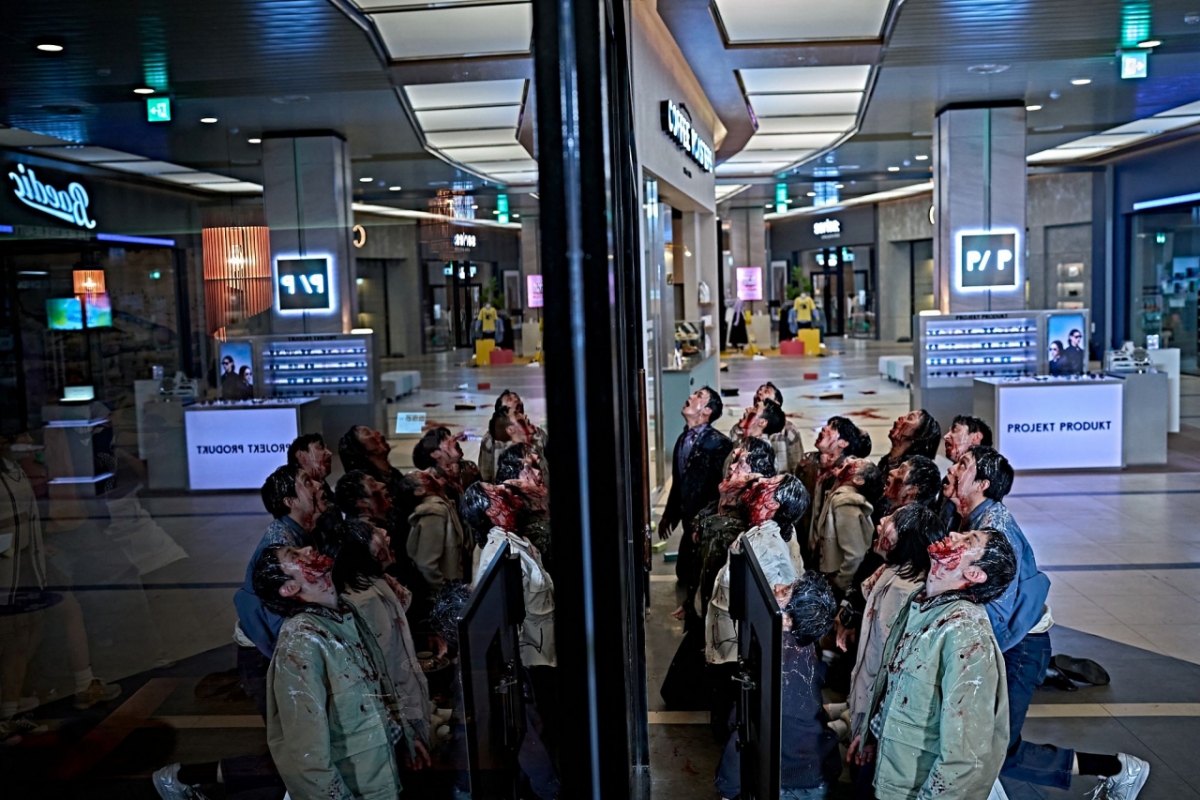 /Photo='COLONY' Report Still