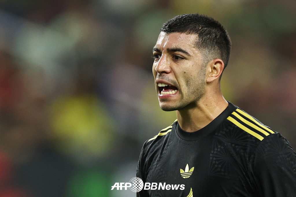 Erick Lira, a member of the Mexican national team and playing for Cruz Azul. /AFPBBNews=NEWS1