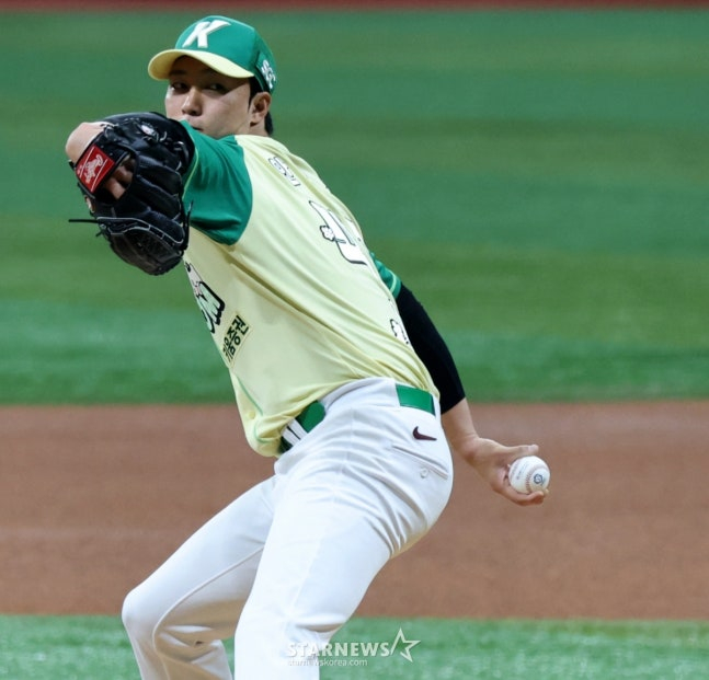 Ahn Woo-jin who appeared in the Lotte game on the 12th. /Photo=Senior Reporter Kang Young-jo