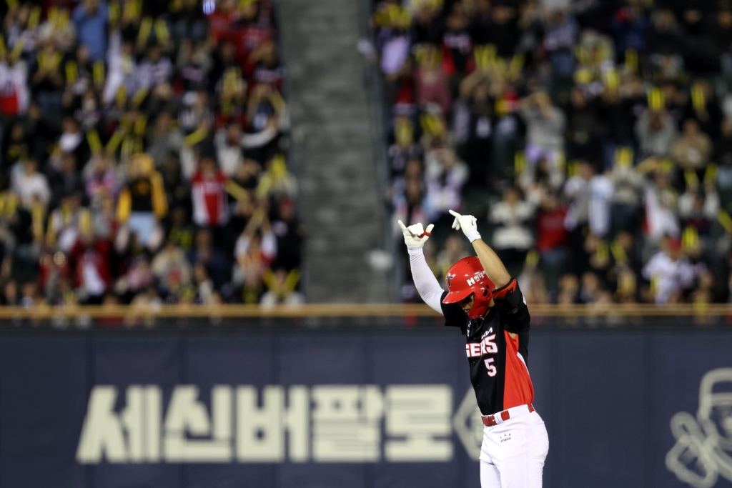 Kim Do Young của KIA Tigers đang rất vui sau khi đánh cú đúp ở hiệp thứ 9 trong trận đấu với Doosan Bears ở Jamsil vào ngày 17. /Ảnh = Cung cấp Kia Tigers