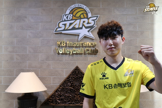 [공식발표] KB손해보험 2년 연속 주전 리베로 바꾼다! '25세 군필 FA' 장지원 전격 영입
