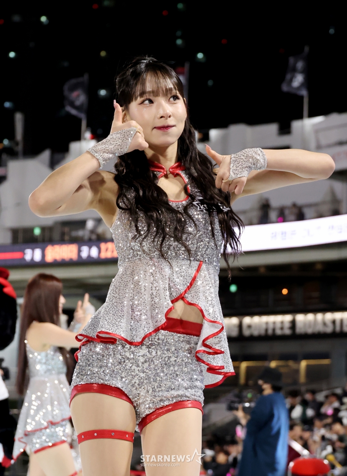 [한번에쓱] '마법사 아웃송댄스에 빠져보실까요?' 정희정