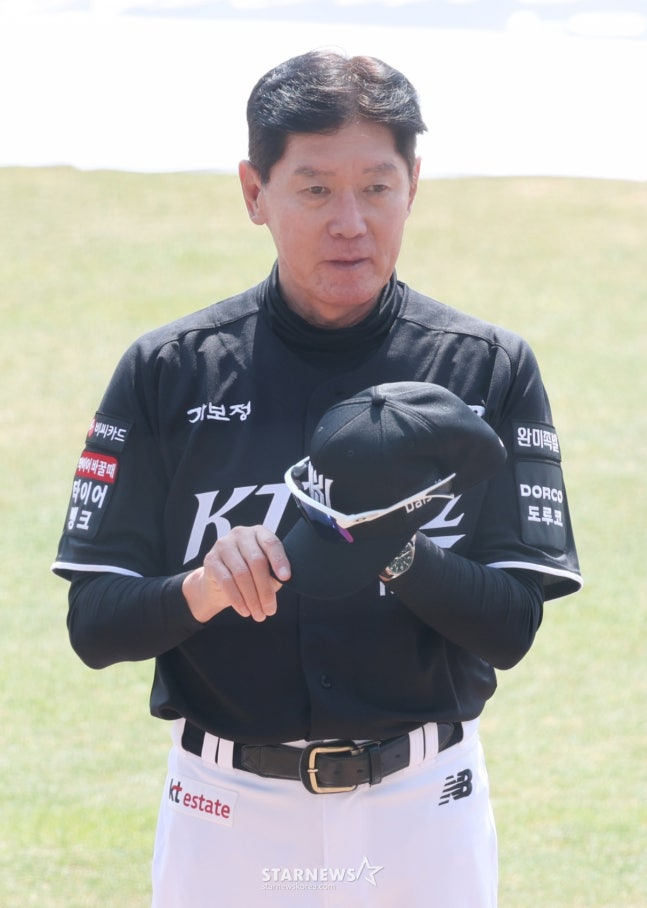 Đạo diễn Lee Kang Chul. /Ảnh = Người chờ đợi Kim Jin Kyung