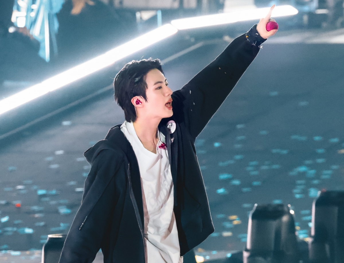 'JIN RETURNS TO JINLAND' 방탄소년단 진, 일본에서도 환상적 라이브·압도적 인기