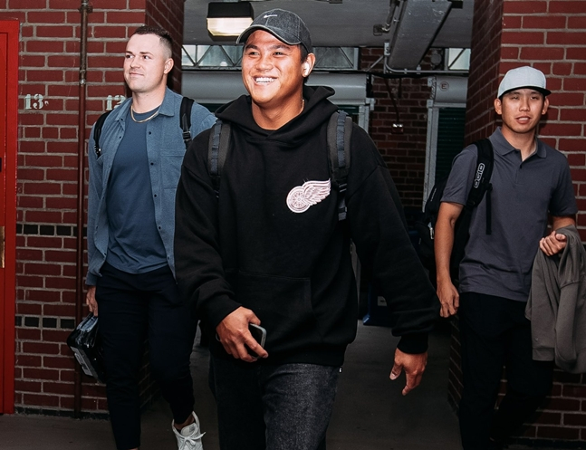 Hình ảnh Li Haoyu (giữa) đi làm. /Ảnh = SNS chính thức của Detroit Tigers