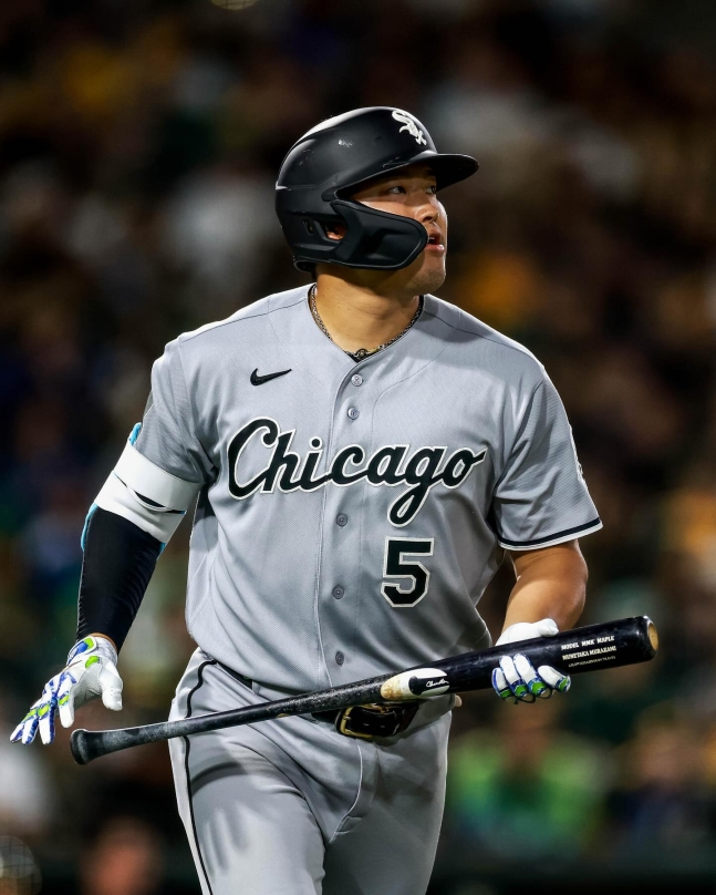 Munetaka Murakami of the Chicago White Sox watches his hit after hitting a walk-off grand slam in the bottom of the 7th inning during a 2026 MLB road game against the Athletics at Sutter Health Park in Sacramento, California, on the 18th. /Photo=Chicago White Sox Official SNS