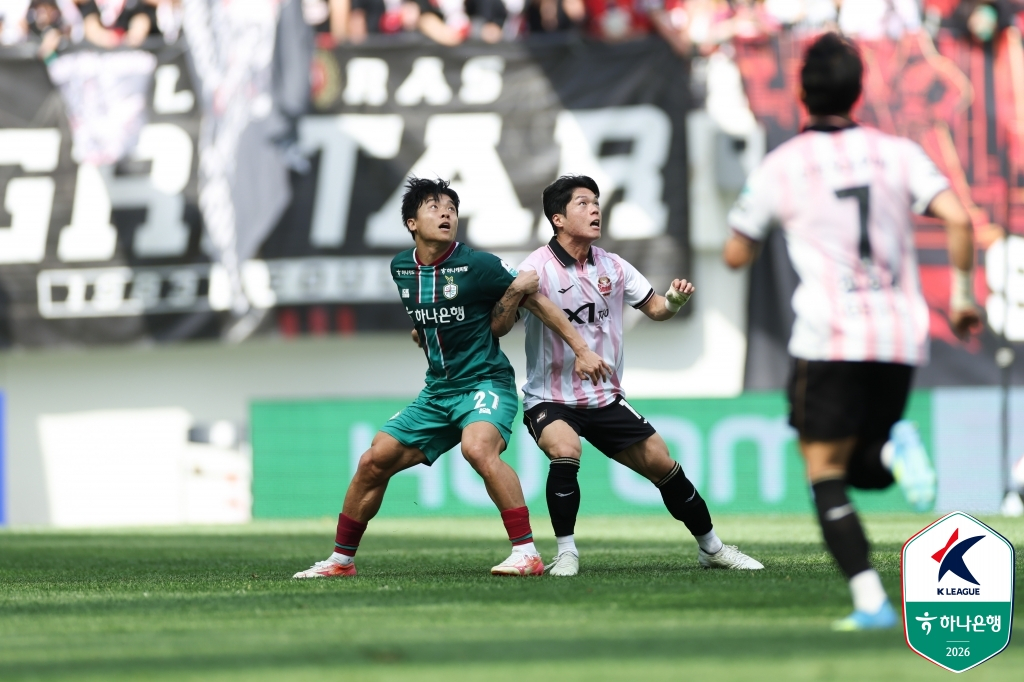 郑在熙（左）和崔俊。 =图为，韩国职业足球联盟提供。