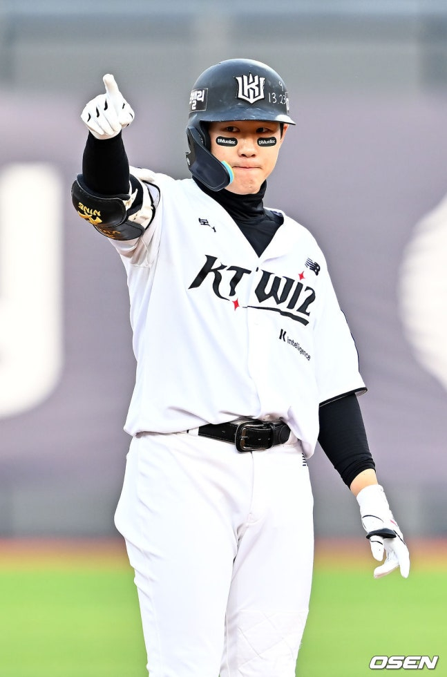 Choi Won-jun, who contributed with two RBIs and one run scored.