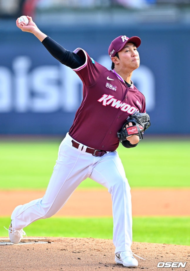 '와' 안우진, 157㎞ 찍었다! 직구 11개뿐→변화구 무려 17개, '팀 타율 1위' KT 상대 2이닝 1실점