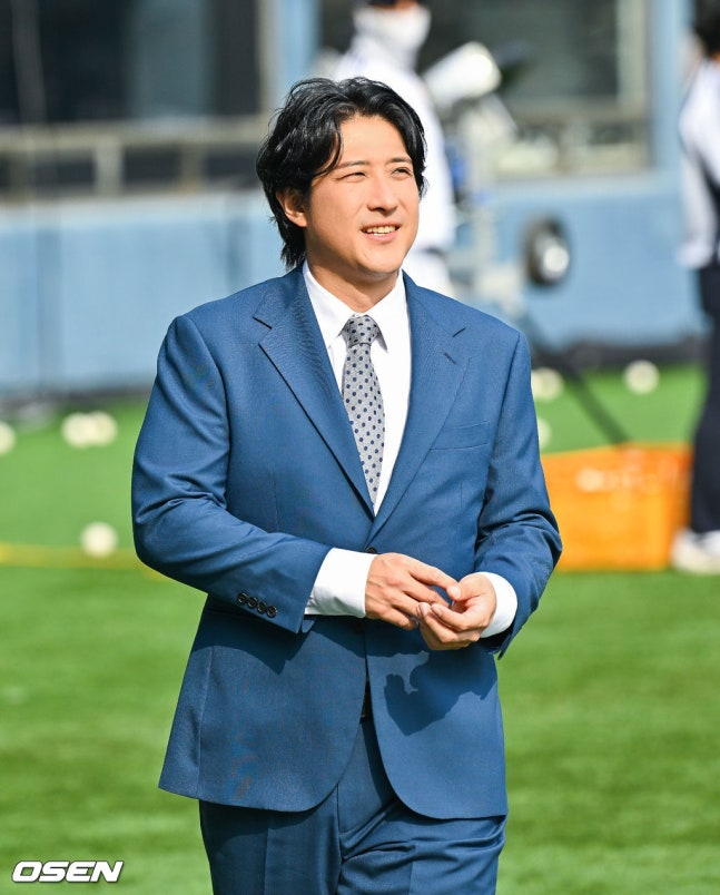 В настоящее время Хван Джэ Гюн является комментатором.