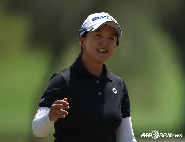 Kim Sei-young smiles after completing the second round. /AFPBBNews=NEWS1