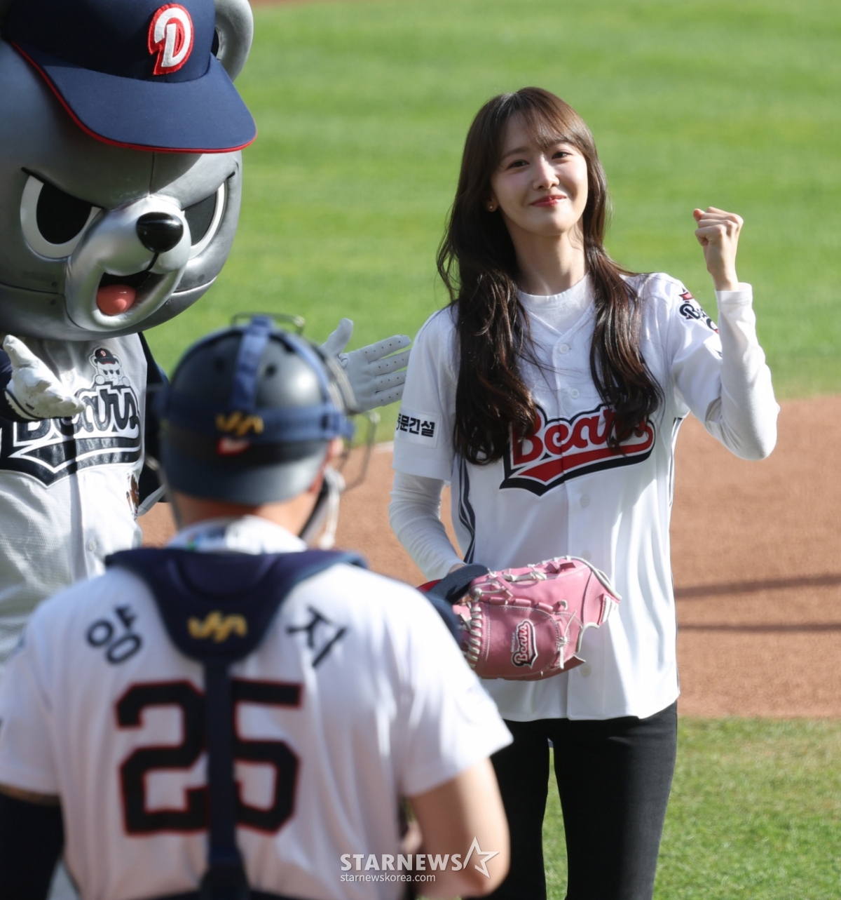 [포토] 윤아, 두목곰 향해 주먹 불끈