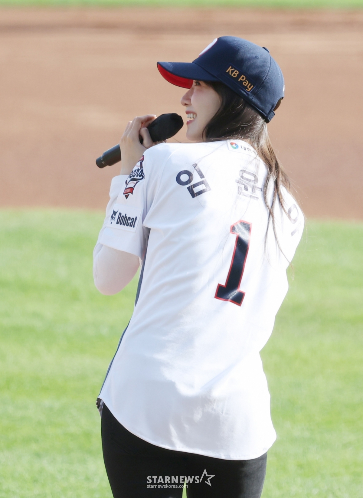 [포토] 윤아 '두산은 영원히 1번이지요'