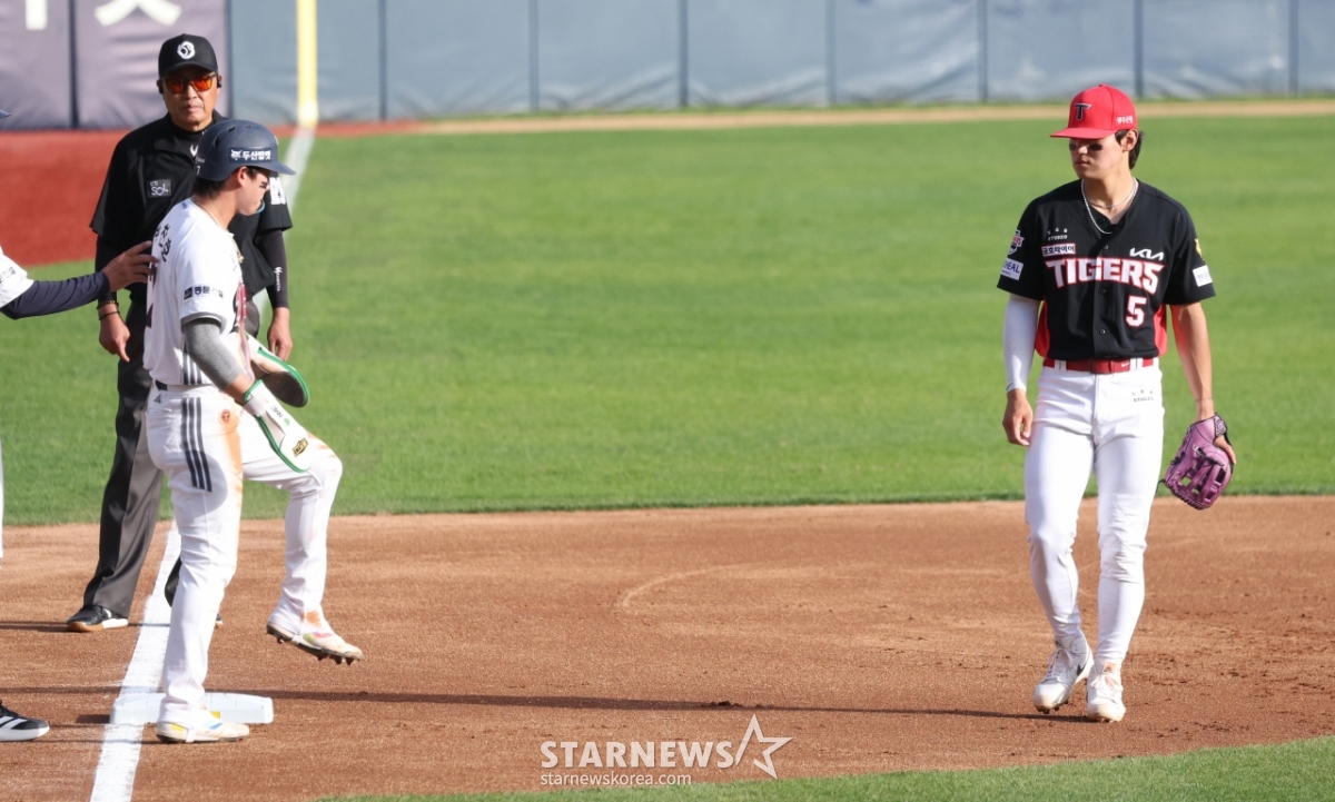 [포토] 박찬호-김도영 '신경전 승자는?'