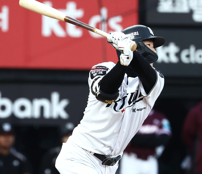 チェ·ウォンジュンの打撃シーン。 /写真=KTウィズ