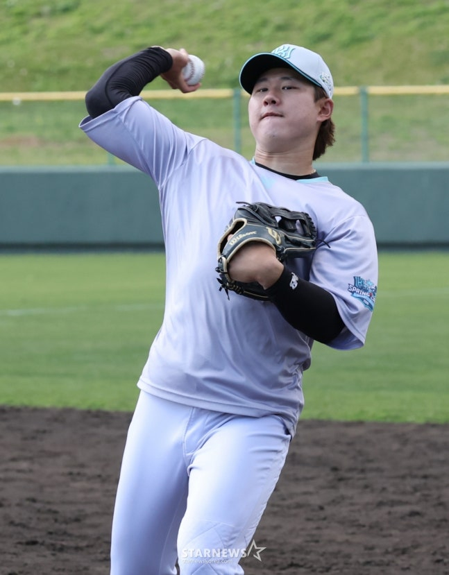 今年2月、沖縄でトレーニングをしているチェ·ウォンジュンの姿。 /写真=キム·ジンギョン待機者