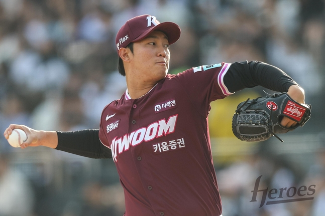 18日に先発登板したアン·ウジン。 /写真=キウムヒーローズ