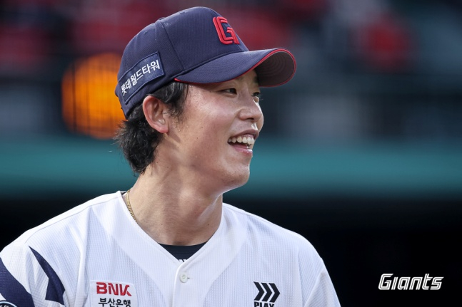 '와' 롯데가 기다릴 만했네! 첫 등판부터 3⅔이닝 무실점 쾌투, '어지럼증' 156㎞ 외인 강판 빠르게 잊혔다 [부산 현장]