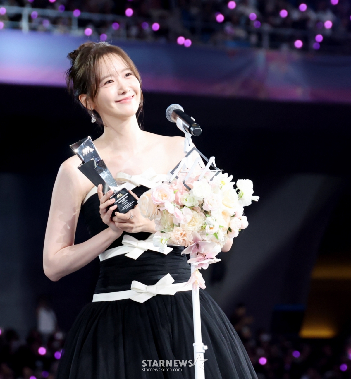 Actress Im Yoon-ah delivers her award acceptance speech at the '10th Anniversary Asia Artist Awards 2025' ('10th Anniversary AAA 2025'), hosted by StarNews at Kaohsiung National Stadium in Taiwan /Photo=Kang Young-jo cameratalks@