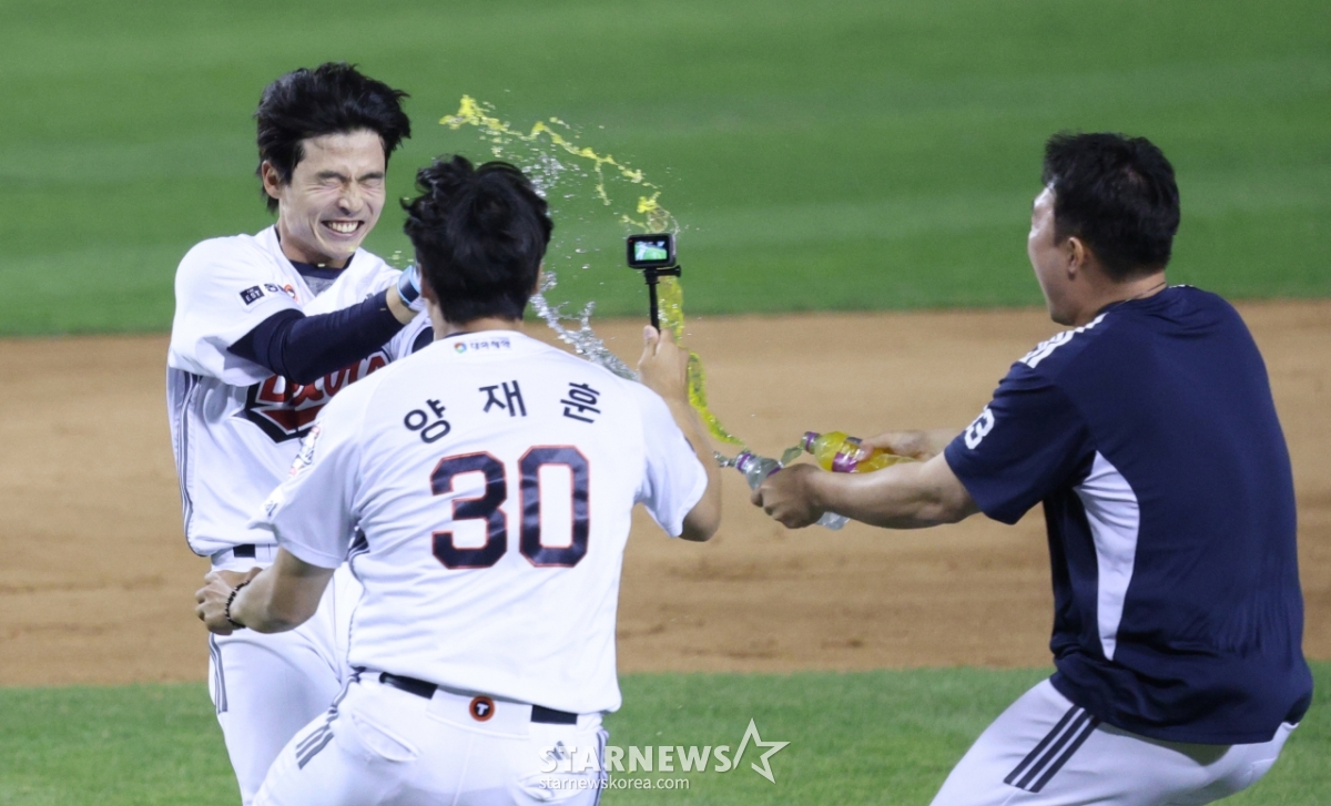 [B하인드★] 포효 포효 포효! 홈런, 삼진, 끝내기! 두산-KIA 연장 혈투는 포토제닉 시리즈
