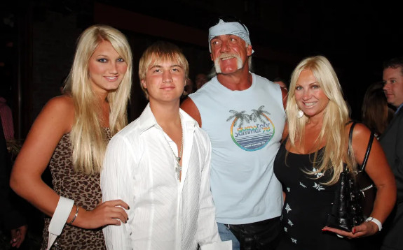 Gia đình Hulk Hogan. /Ảnh = The Sun Galmuri