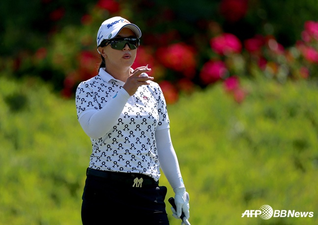 Kim Se Young đang định hướng trước cú tee shot tại vòng 3 Giải vô địch LPGA JM Eagle LA (tổng giải thưởng 3,75 triệu đô la) được tổ chức tại Câu lạc bộ Country Club (par 72) ở Los Angeles, California, Hoa Kỳ vào ngày 19. /AFPBBNews = Tin tức 1