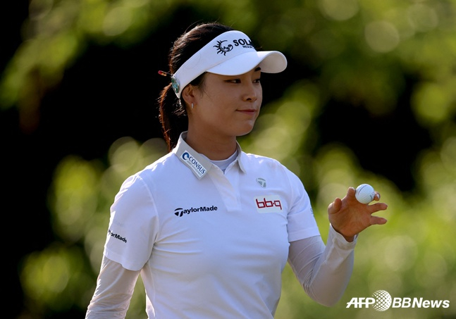 Yoon Na-na đã thành công và mỉm cười trong vòng 3 Giải vô địch LPGA JM Eagle LA (tổng giải thưởng 3,75 triệu đô la) được tổ chức tại Câu lạc bộ đồng quê El Caballero (par 72) ở Los Angeles, California, Hoa Kỳ vào ngày 19. /AFPBBNews = Tin tức 1