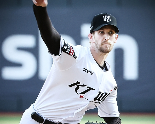 今月18日のキウムヒーローズ戦に先発登板したボシュリー。 /写真=KTウィズ
