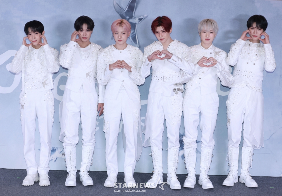 19日,组合NCT WISH在首尔奥林匹克公园KSPO DOME举行的"NCT WISH第一演唱会巡演'In to the WISH:Our WISH'时'Encore in Seoul"记者见面会之前摆出造型,供记者们拍照。 /2026.04.19 / 照片=李东勋 photoguy@