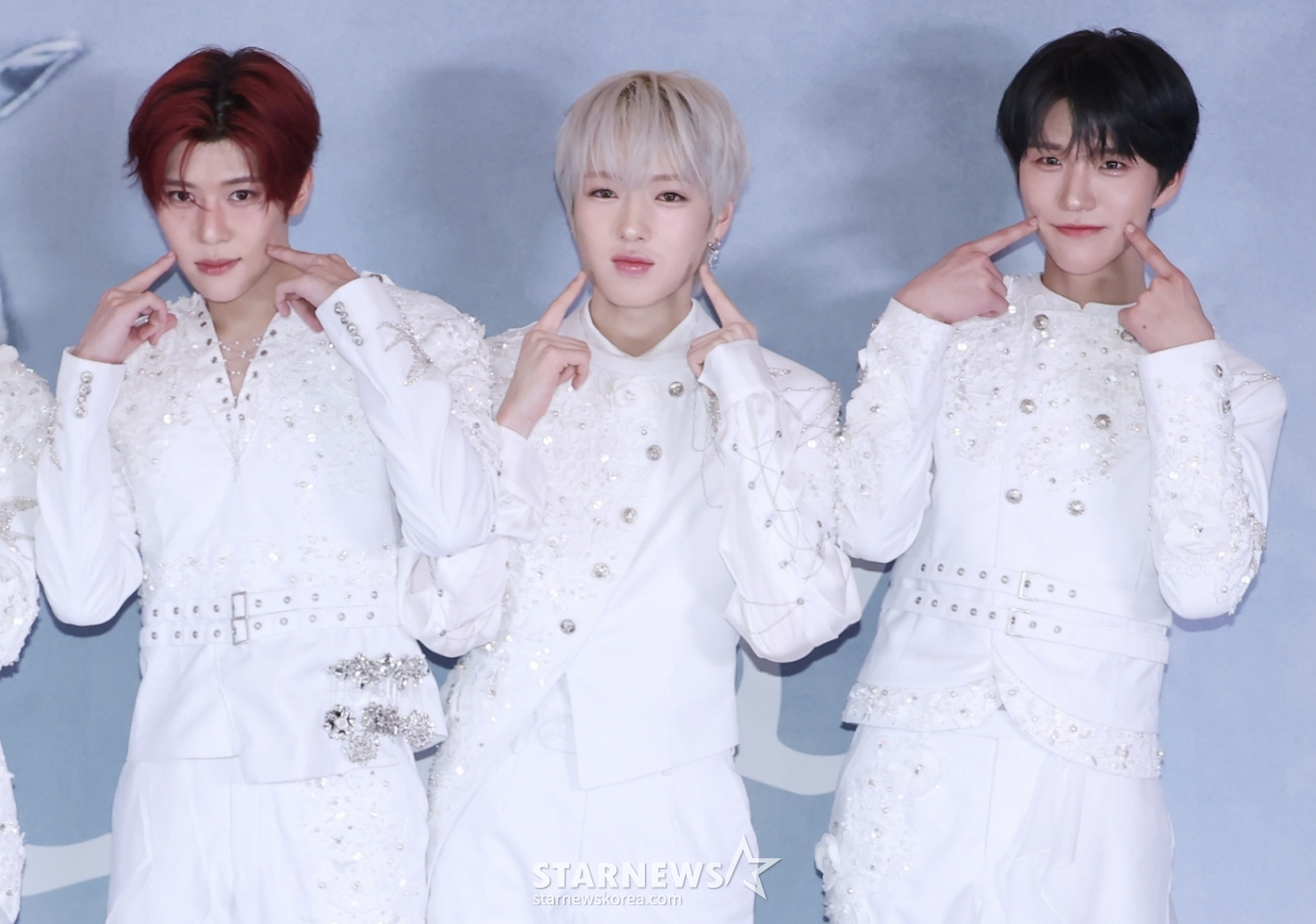 Xion, Sakuya và Jaehee (NCT WISH) đang tạo dáng trước cuộc họp báo của NCT Wish First Concert Tour diễn ra tại KSPO Dome, công viên Olympic, Seoul vào ngày 19/3. /2026.04.19 /Ảnh = Photoguy@ Lee Dong Hoon